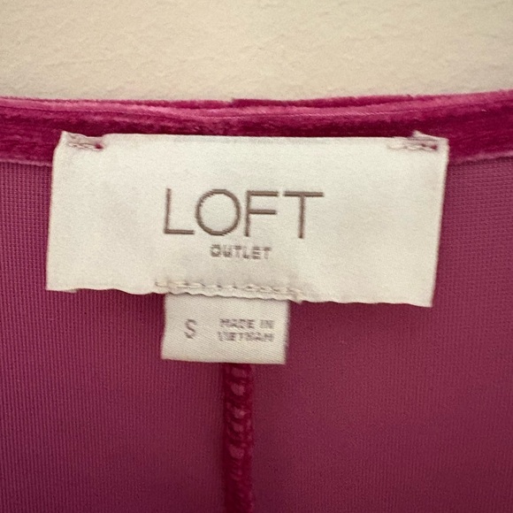 LOFT Women's Magenta Velvet Top Size Small - Picture 2 of 3